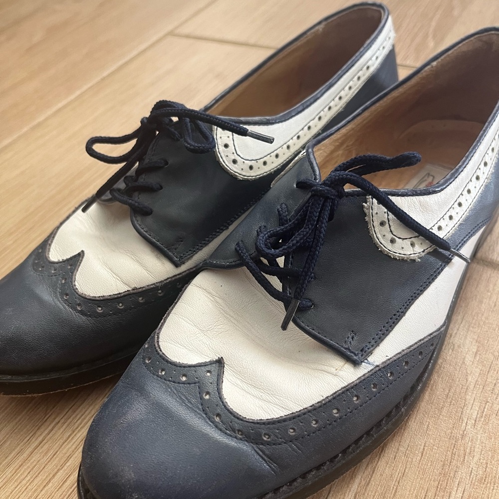 Charles David Navy and White Women's Leather Wing Tip Vintage Shoes Size 8